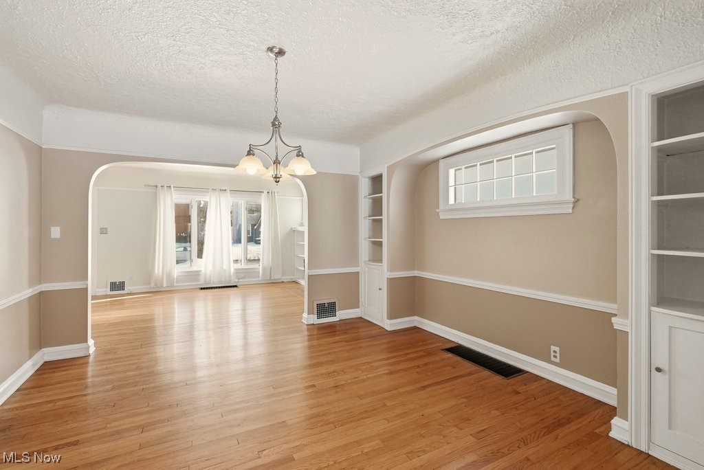 B J Luceys - Residential