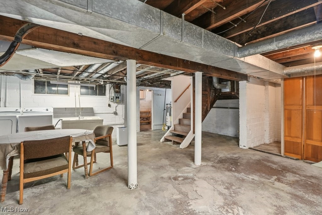 B J Luceys - Residential