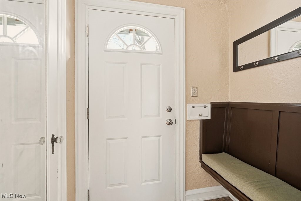 B J Luceys - Residential