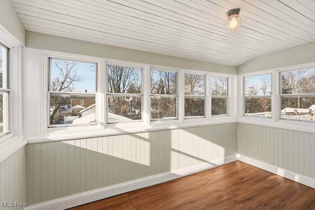 B J Luceys - Residential