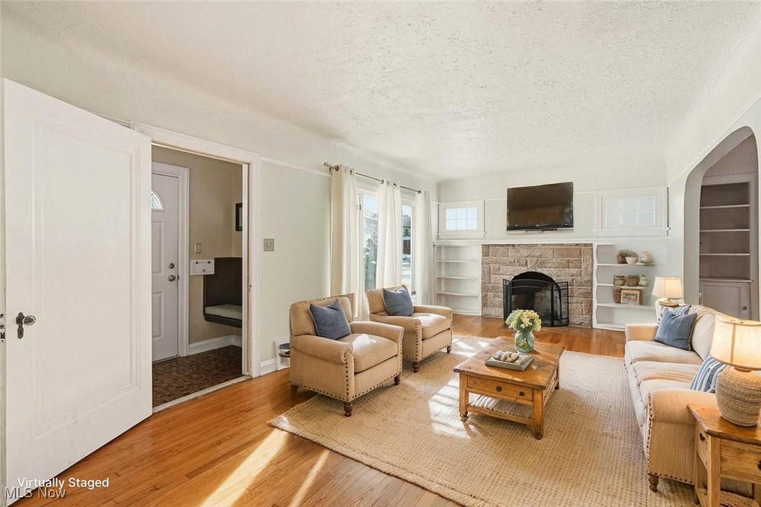 B J Luceys - Residential