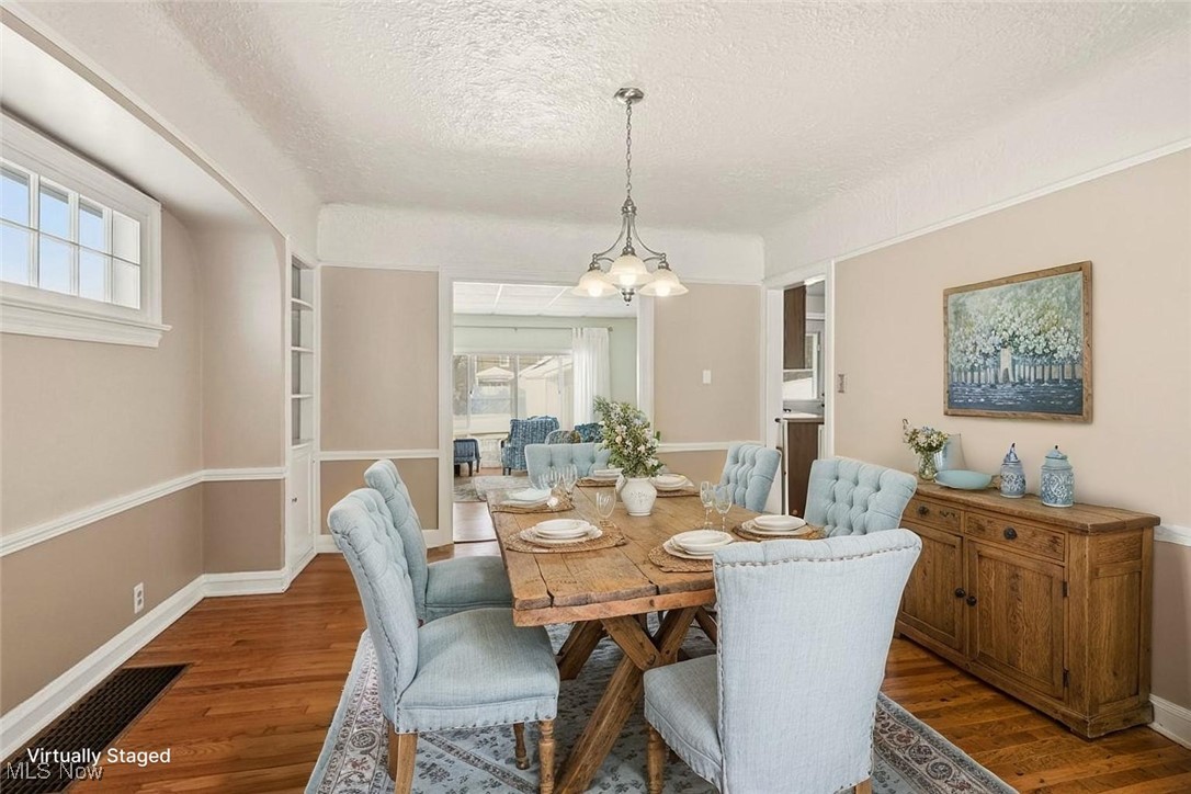 B J Luceys - Residential