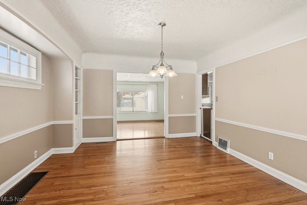 B J Luceys - Residential