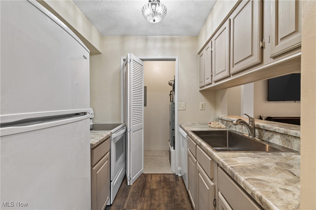 Fairway Villas Condo - Residential