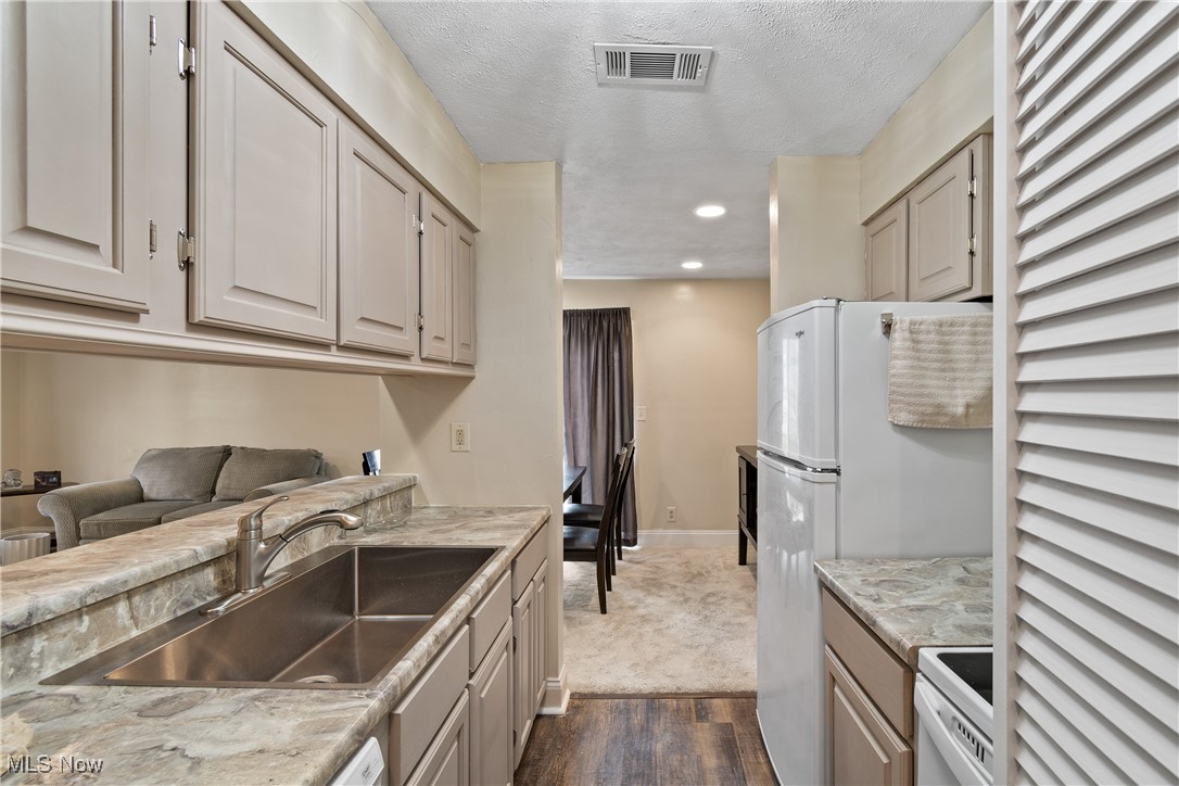 Fairway Villas Condo - Residential