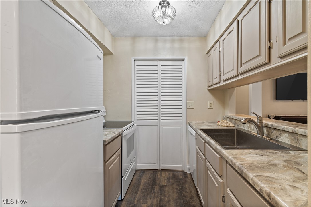 Fairway Villas Condo - Residential