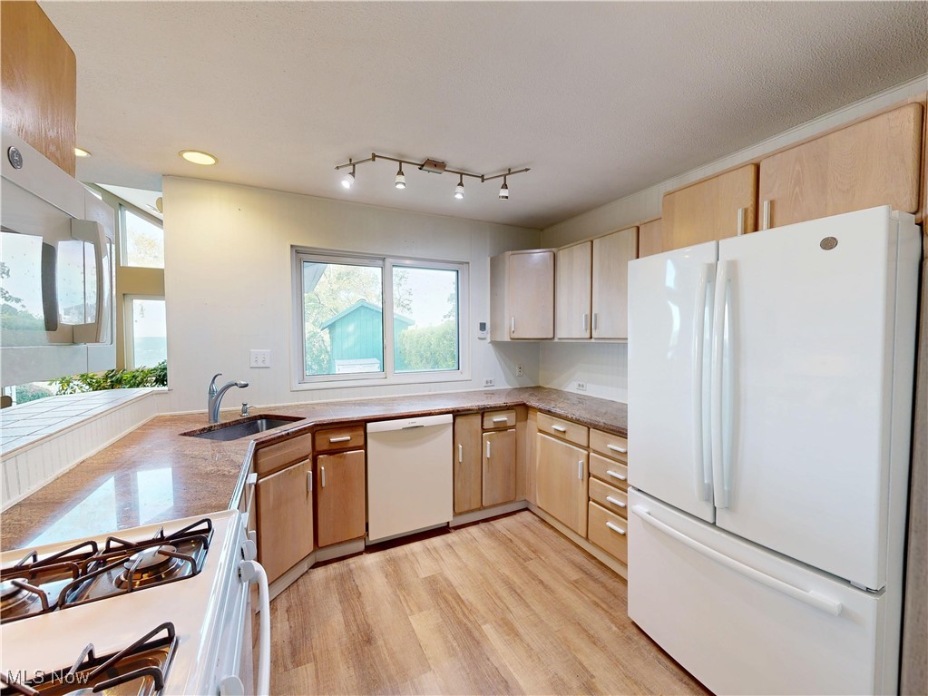 29207 Cresthaven Drive, Willowick, Ohio image 11