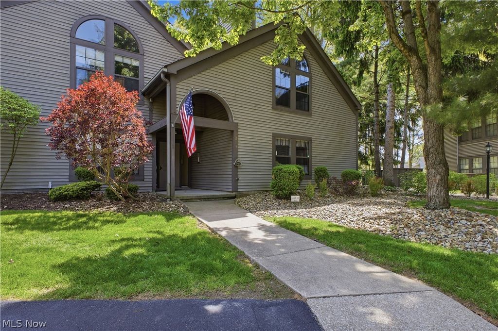 Photo of 1293 Red Tail Hawk CT #5, Boardman, OH 44512 (MLS # 5210770)