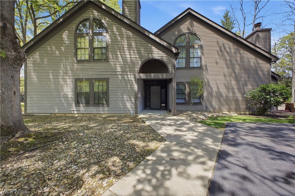 Photo of 1293 Red Tail Hawk CT #5, Boardman, OH 44512 (MLS # 5210770)