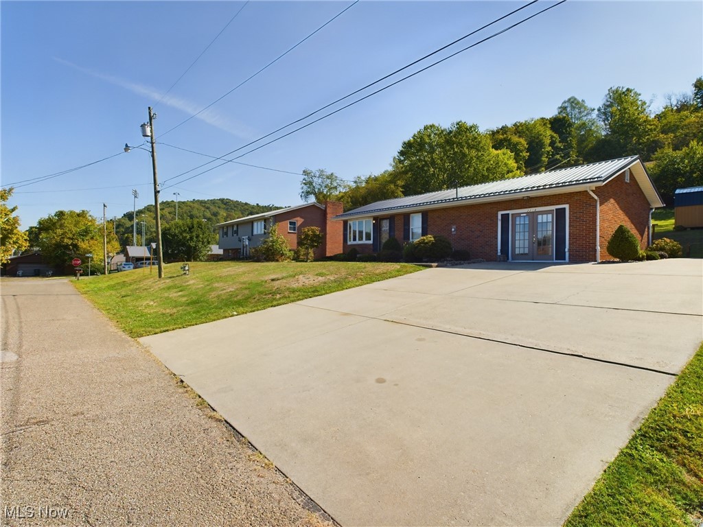 2218 Lindy Circle Cir, Saint Marys, West Virginia image 2