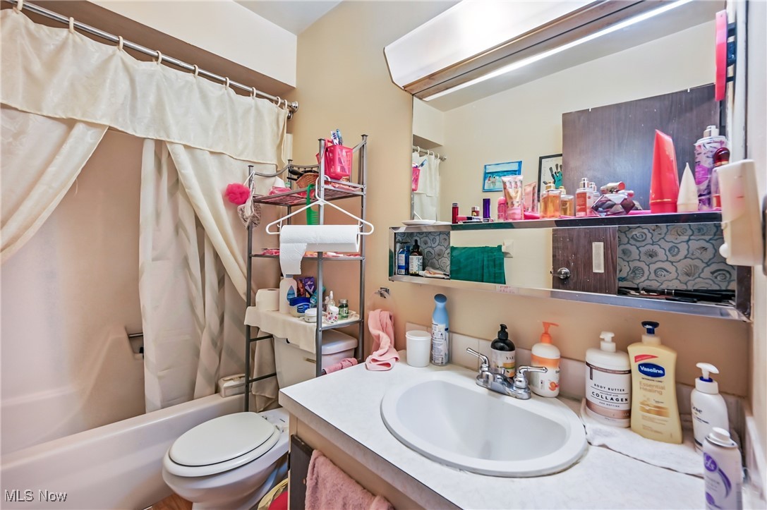 Austintown, Ohio 44515, United States, 4 Bedrooms Bedrooms, ,2 BathroomsBathrooms,Residential,Contingent,147180