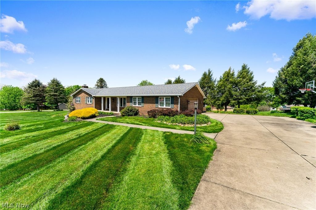 Photo of 49325 S Park Circle, East Liverpool, OH 43920 (MLS # 5207080)