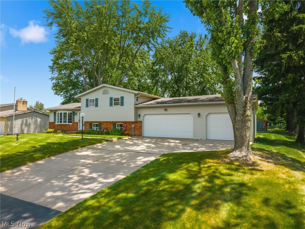 Photo of 8540 Morrilton Circle NW, North Canton, OH 44720 (MLS # 5218266)