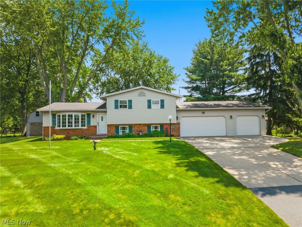 Photo of 8540 Morrilton Circle NW, North Canton, OH 44720 (MLS # 5218266)