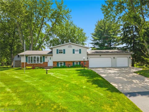 Homes For Sale - 8540 Morrilton Circle<br/> North Canton, OH 44720