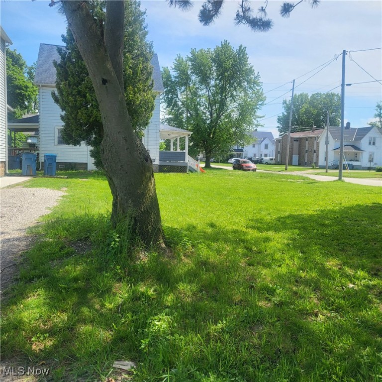 906 E Erie Avenue, Lorain, Ohio image 2
