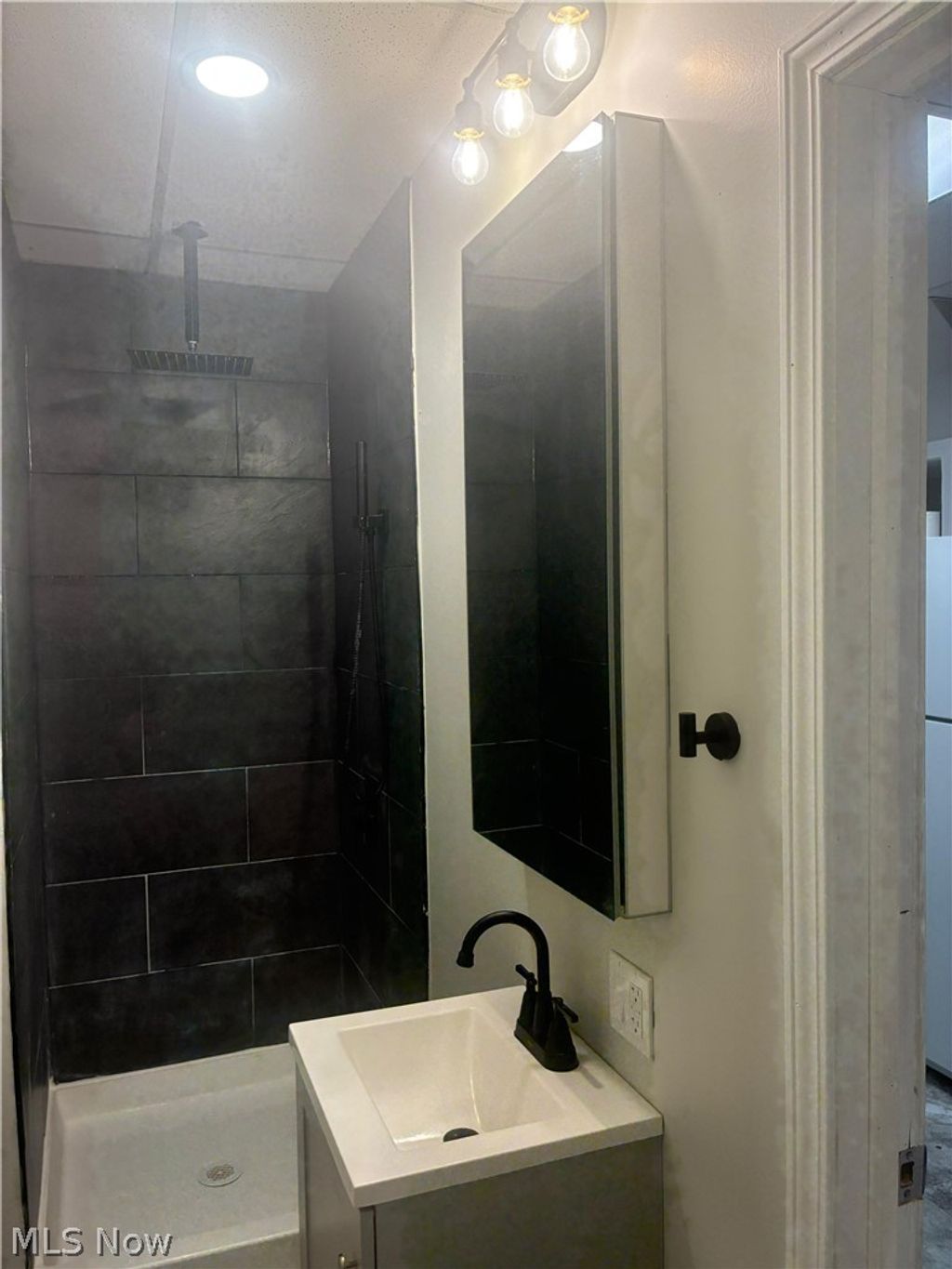 Photo of 4106 Lee Road, Cleveland, OH 44128 (MLS # 5180885)