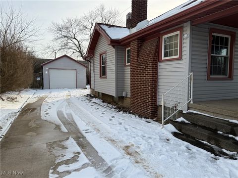 Tiny photo for 3671 Oakwood Avenue, Youngstown, OH 44515 (MLS # 5179675)