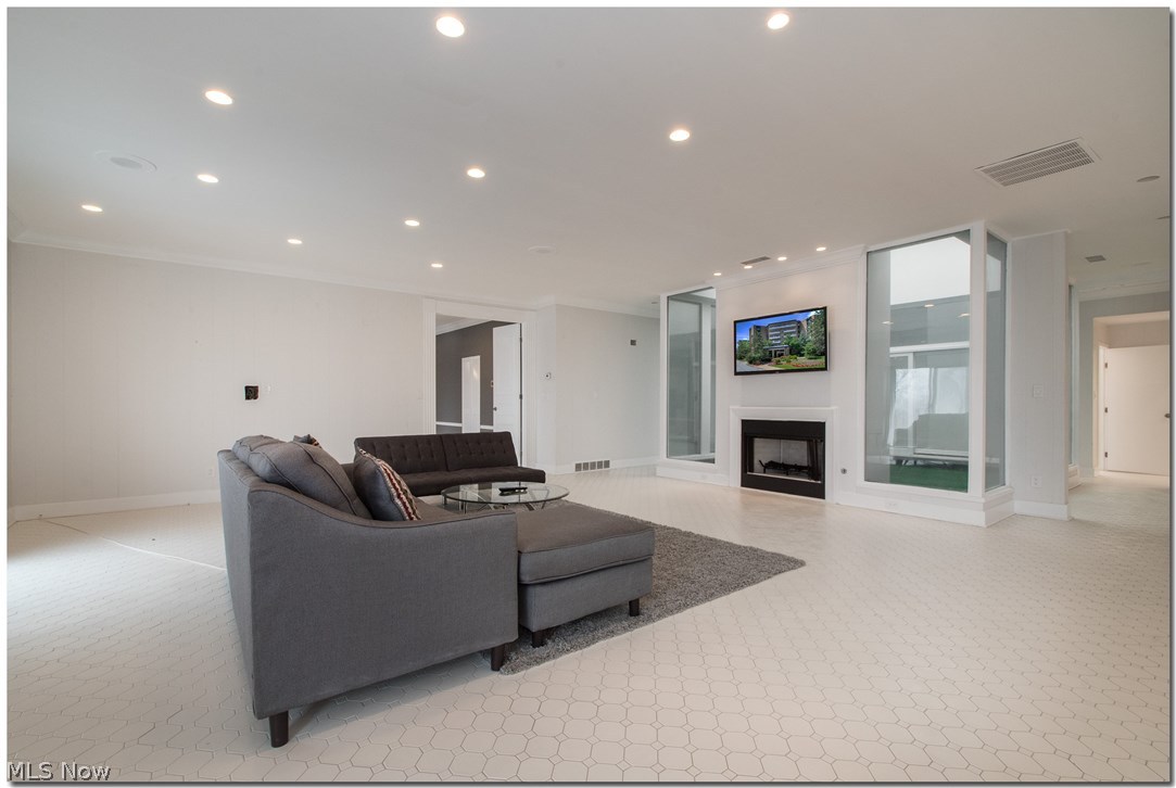 Acacia/Green Condo - Residential