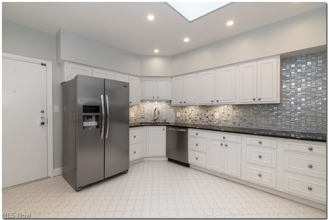 Acacia/Green Condo - Residential