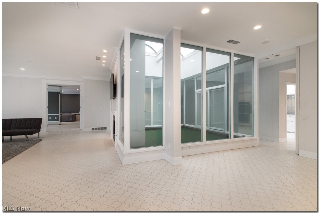 Acacia/Green Condo - Residential