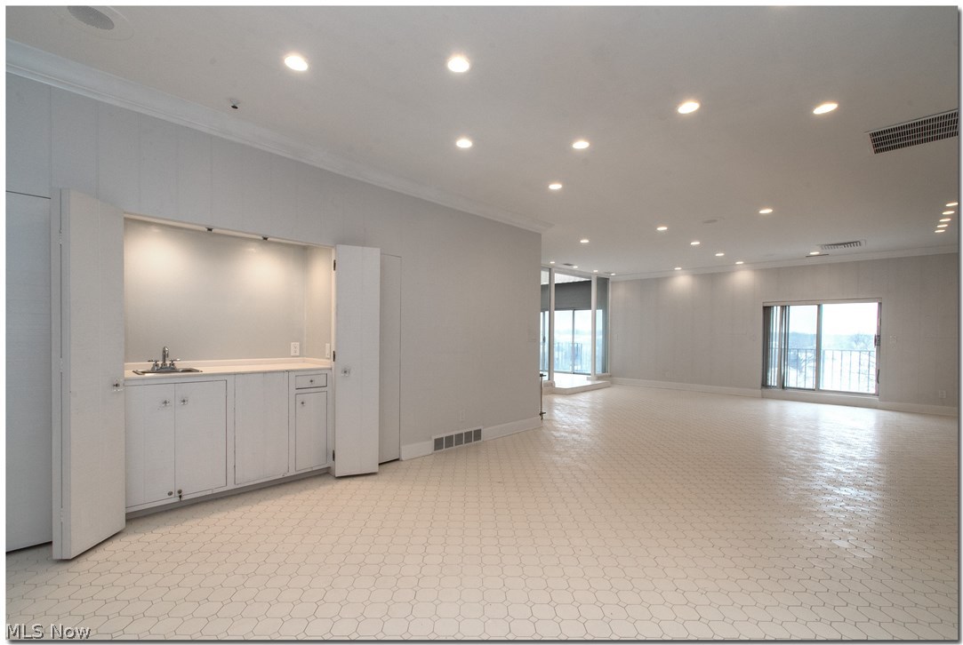 Acacia/Green Condo - Residential