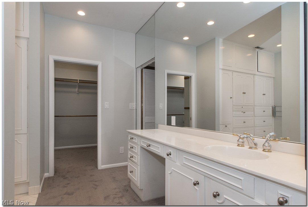 Acacia/Green Condo - Residential