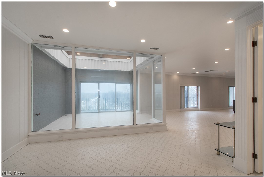 Acacia/Green Condo - Residential