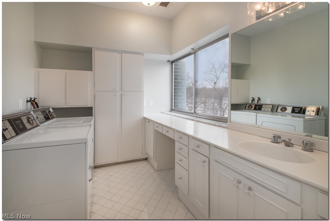 Acacia/Green Condo - Residential