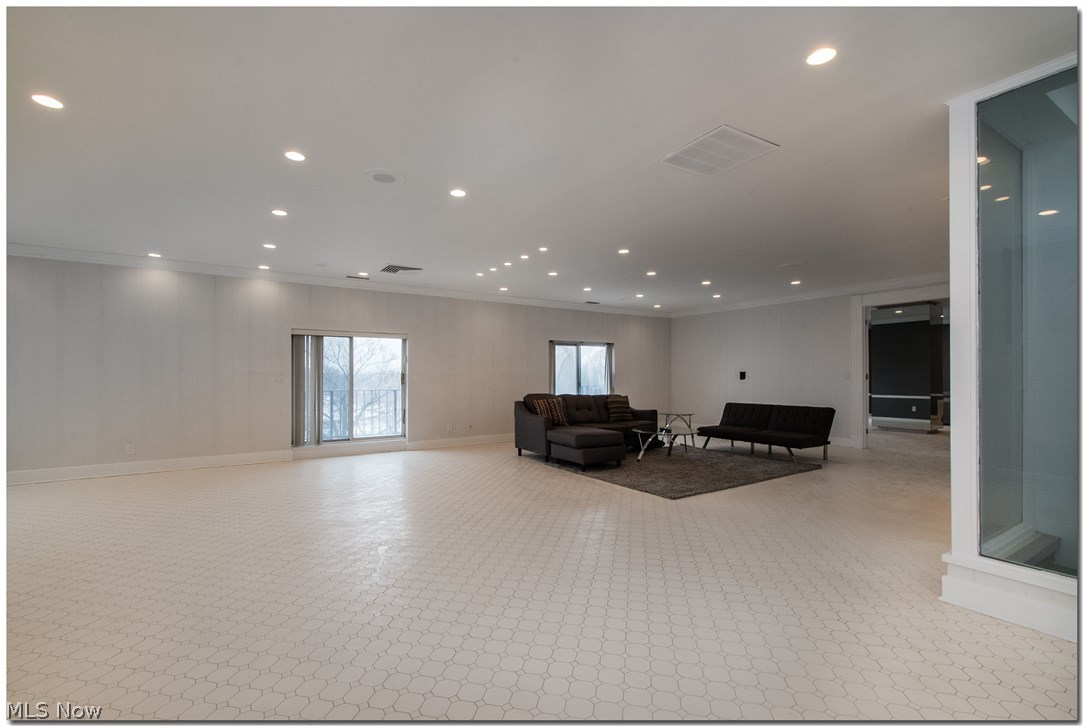 Acacia/Green Condo - Residential