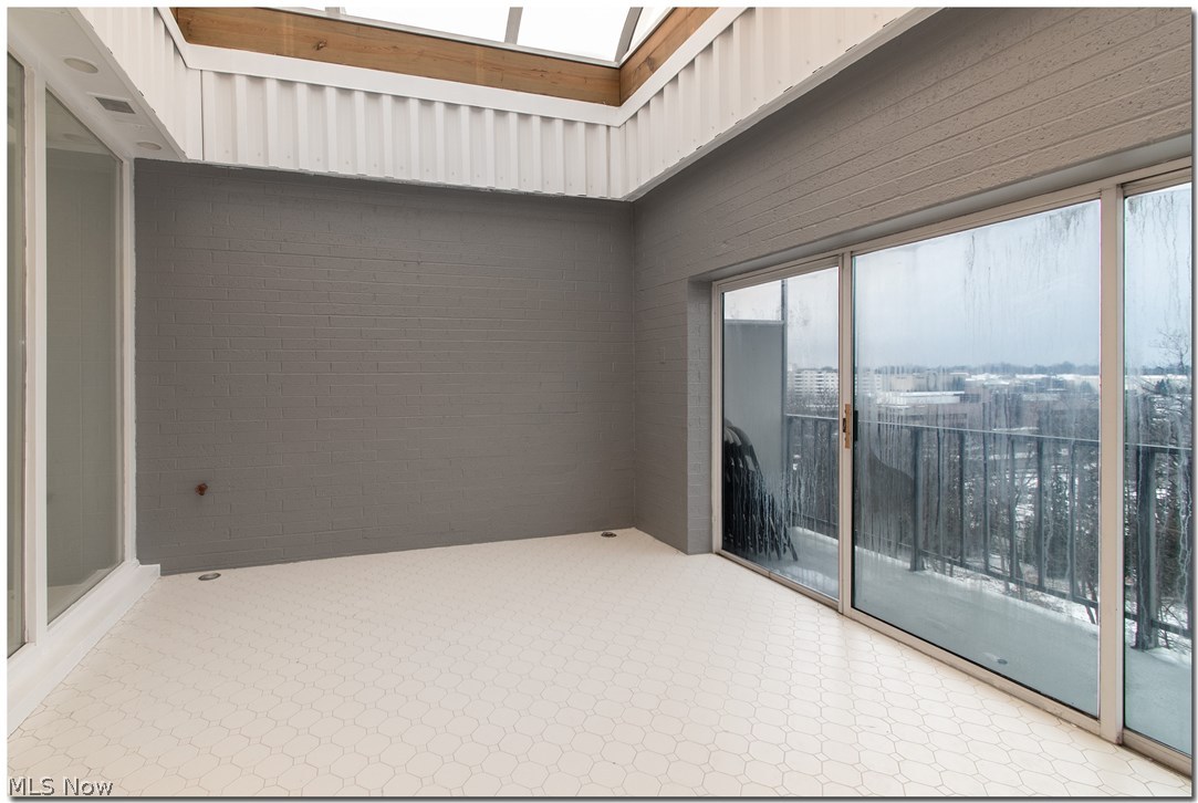 Acacia/Green Condo - Residential