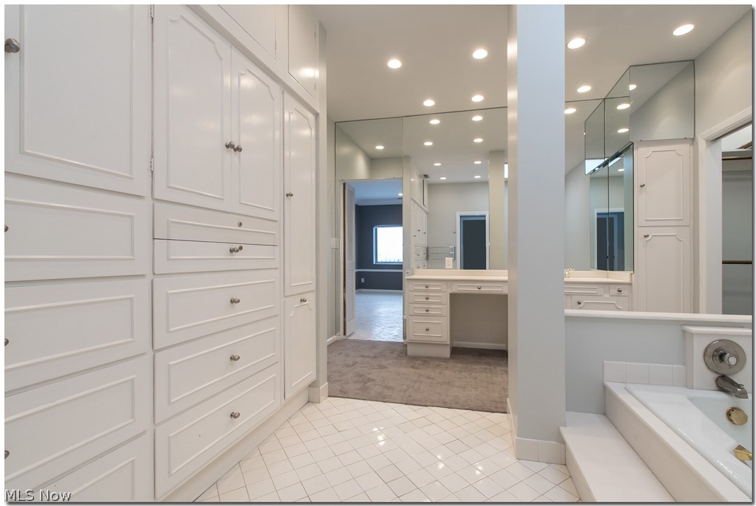 Acacia/Green Condo - Residential