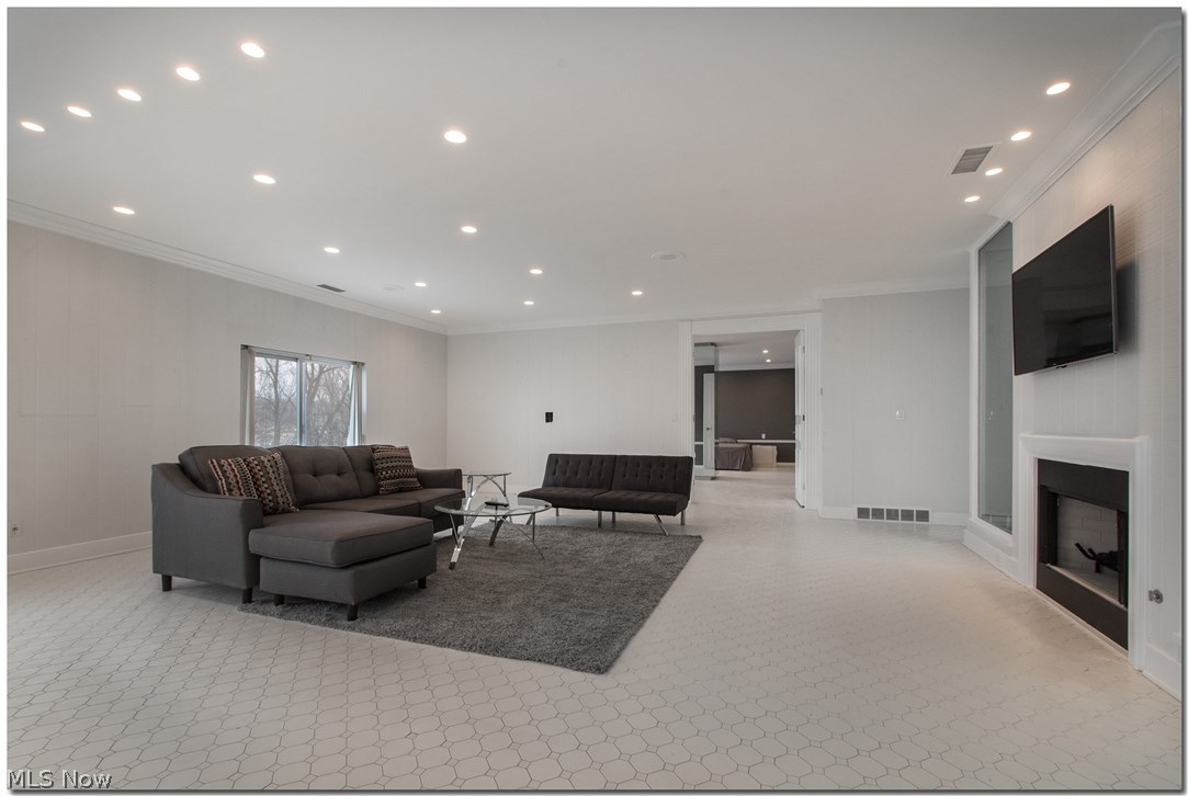 Acacia/Green Condo - Residential