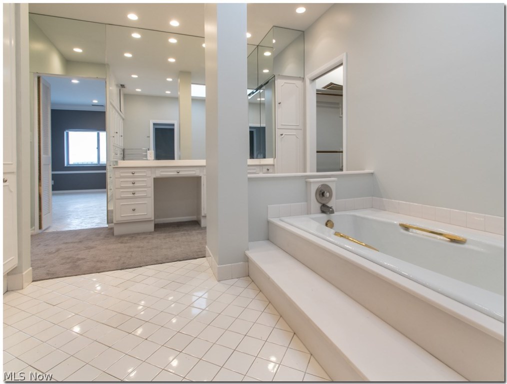 Acacia/Green Condo - Residential