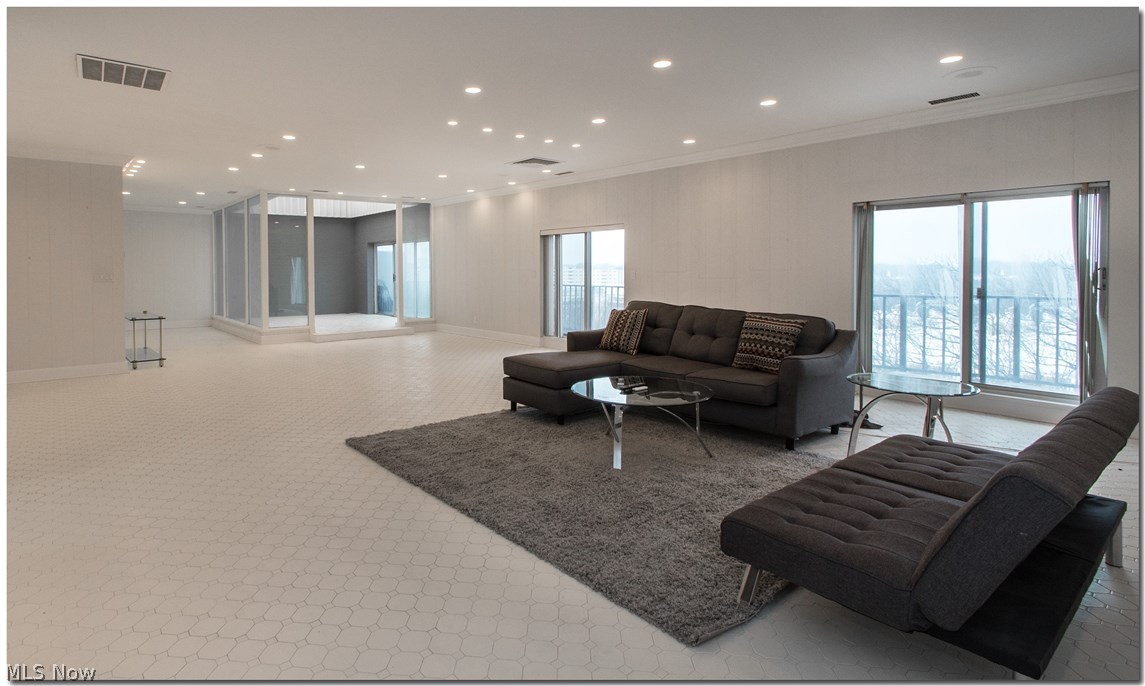 Acacia/Green Condo - Residential