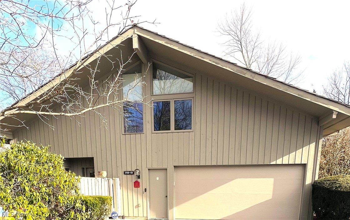 250 Laurel Circle #13, Aurora, Ohio image 1