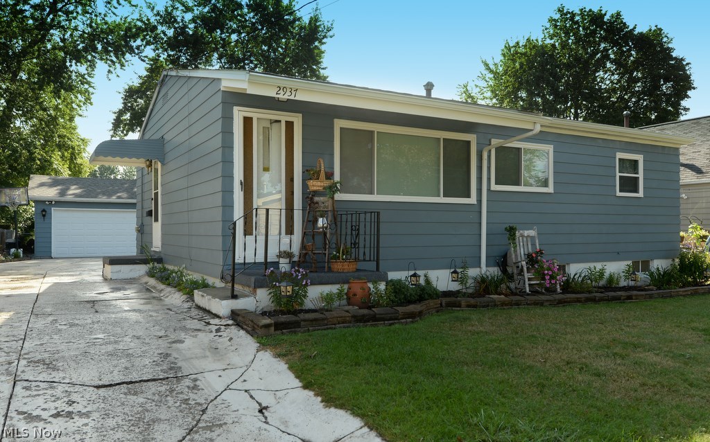 Cute Ranch home is bigger than it looks. Owner remodeled over time and its beautiful. All one flloor living in move in condition. 3 or 4 bedroom ranch home has an added living suite in the basement. Use as the master bedroom or as a 442 square foot recreation room. Real hickory cabinets were used in the kitchen to complement the hardwood flooring in the home. You have a nice sized yard along with a 2 car garage. This ranch home comes fully applianced too.
This ranch home is move in ready. Nothing to do but enjoy. Call today before its gone.