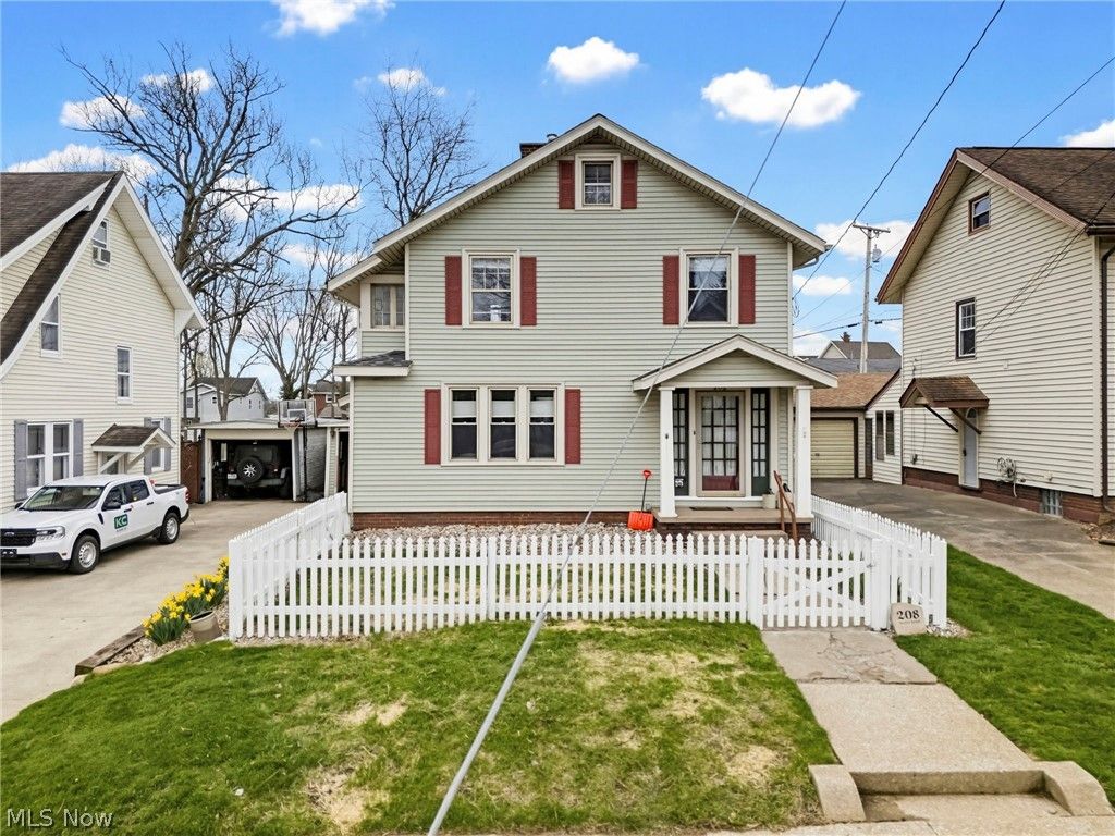 Photo of 208 Bachtel Street SE, North Canton, OH 44720 (MLS # 5198604)