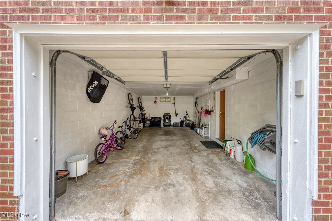 1070 Middlecoff Drive, Akron, Ohio image 34