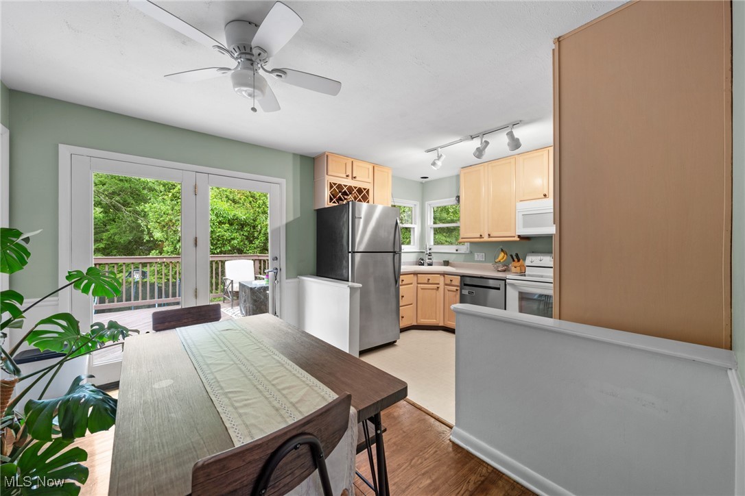 1070 Middlecoff Drive, Akron, Ohio image 10