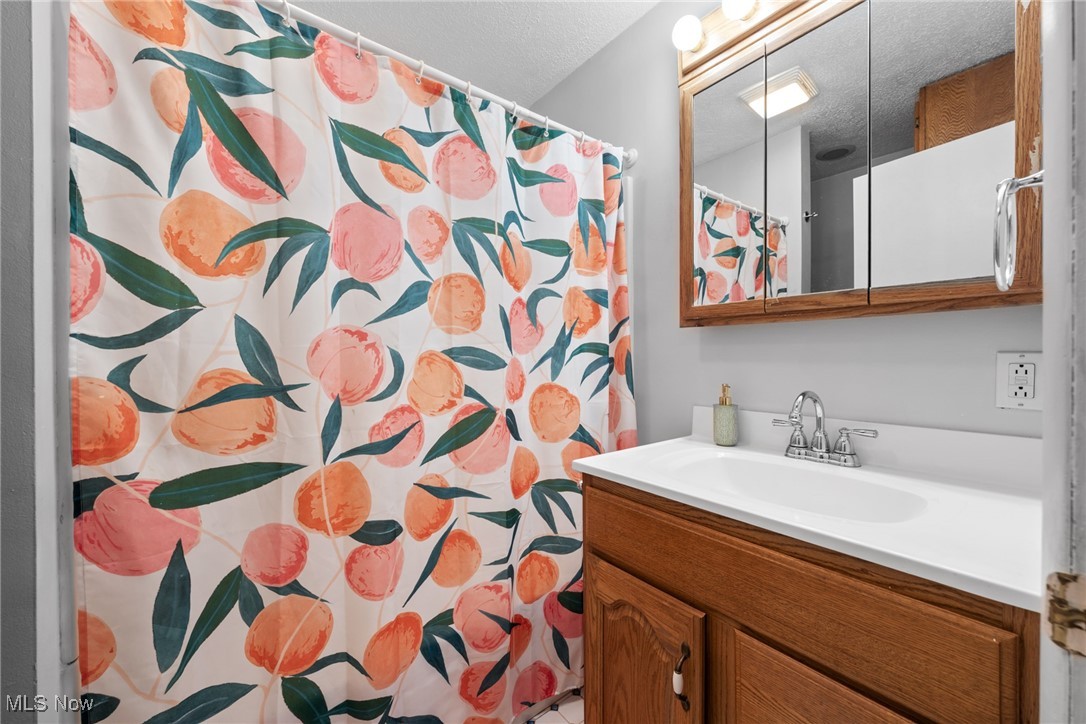 1070 Middlecoff Drive, Akron, Ohio image 29
