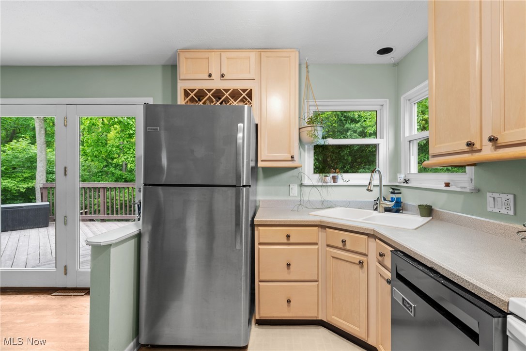 1070 Middlecoff Drive, Akron, Ohio image 18