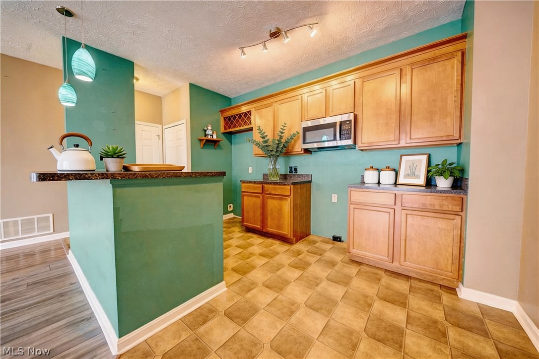 Chapman Grove Village Twnhms Sub Ph 2 - Residential