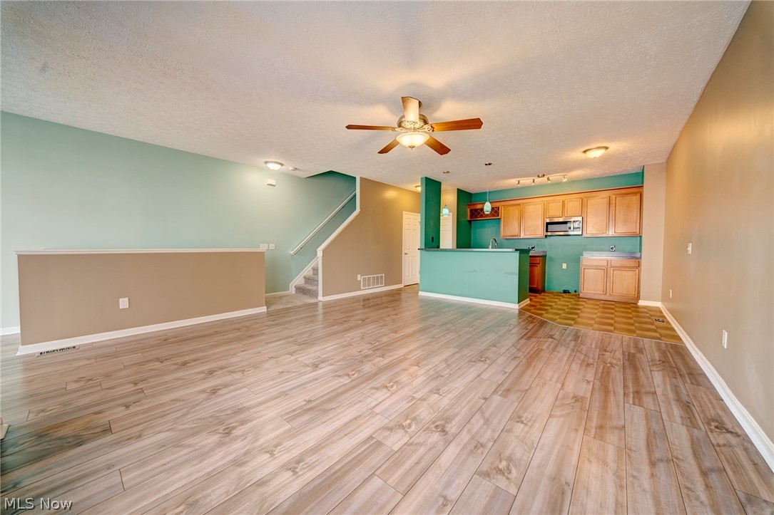 Chapman Grove Village Twnhms Sub Ph 2 - Residential