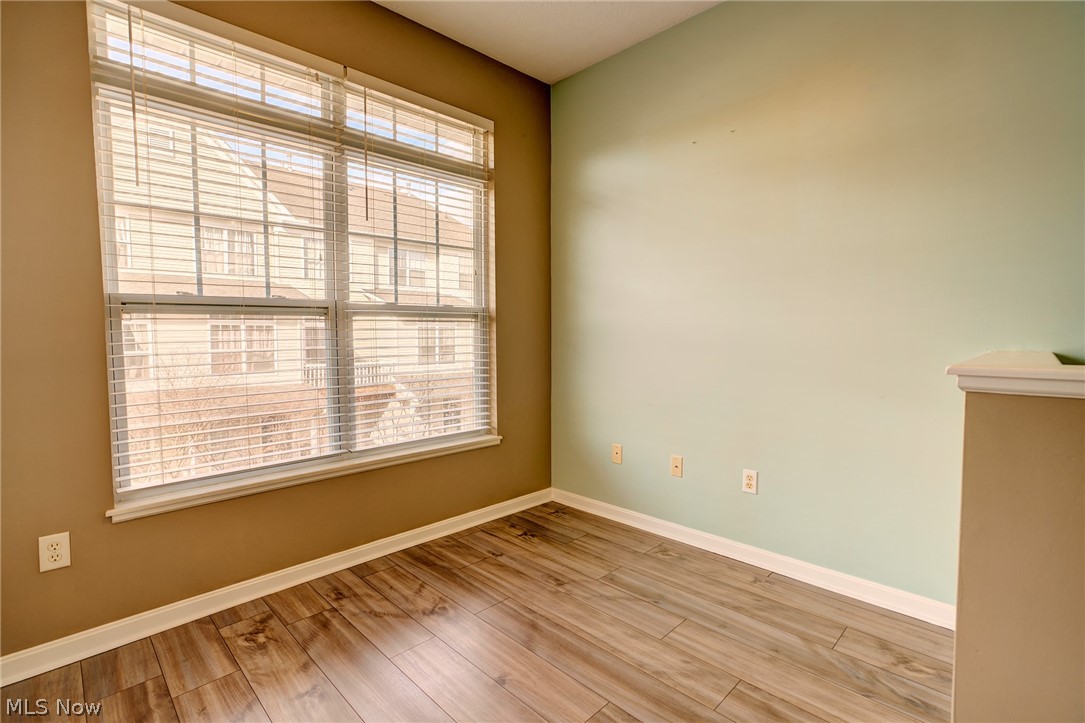 Chapman Grove Village Twnhms Sub Ph 2 - Residential