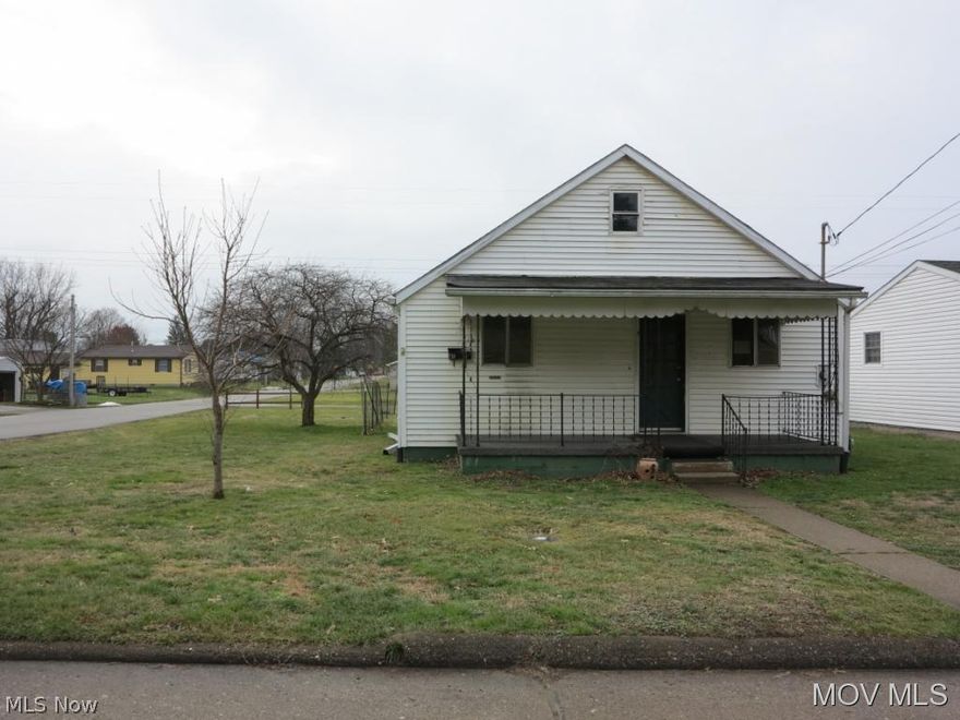 Listing only entered for comparison. Listing agency is Gold Key Realtors which is outside of the MLS  Elem: Neale Elementary  Elem/Bus: N  JrHigh: Jackson Jr. High School  JrHigh/Bus: Y  High: Parkersburg High  High/Bus: Y  Fire: CIT  Police: CTY  PossFreeGas: N  ;SQFT=Fin L1:576, Fin L2:250, Fin Bsmt:0, Fin Above:826, Fin Total:826, Unfin Above:0;GAR= 1 Car Det