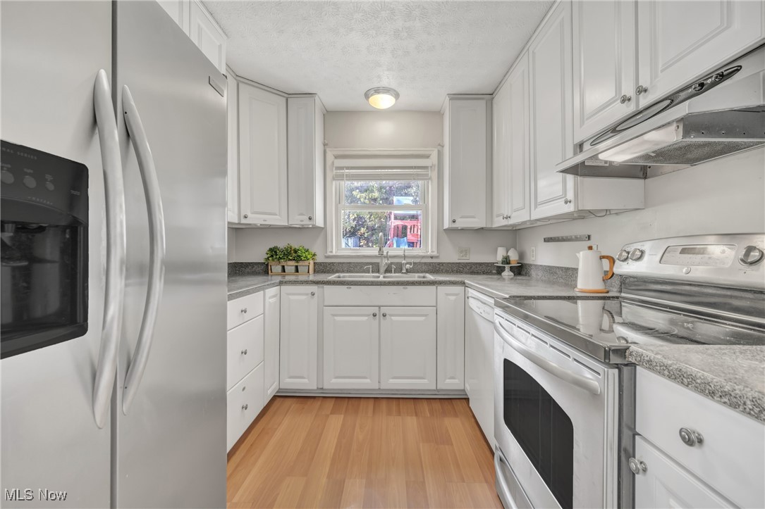 University Heights, Ohio 44118, United States, 3 Bedrooms Bedrooms, ,2 BathroomsBathrooms,Residential,Contingent,39758