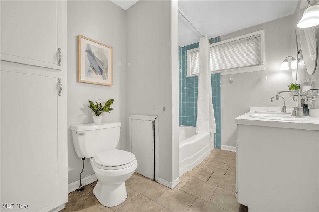 University Heights, Ohio 44118, United States, 3 Bedrooms Bedrooms, ,2 BathroomsBathrooms,Residential,Contingent,39758