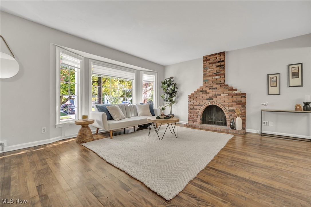 University Heights, Ohio 44118, United States, 3 Bedrooms Bedrooms, ,2 BathroomsBathrooms,Residential,Contingent,39758