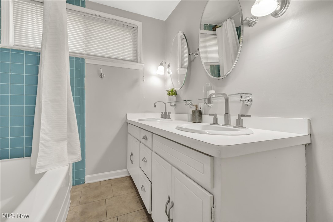 University Heights, Ohio 44118, United States, 3 Bedrooms Bedrooms, ,2 BathroomsBathrooms,Residential,Contingent,39758